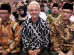 Calon-Presiden-Ganjar-Pranowo-tengah-bersama-Calon-Wakil-Presiden-Mahfud-MD-kiri